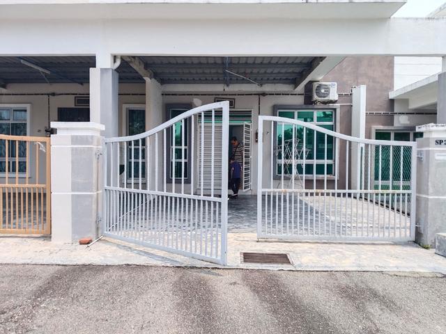 Terraced House for sale in Malaka