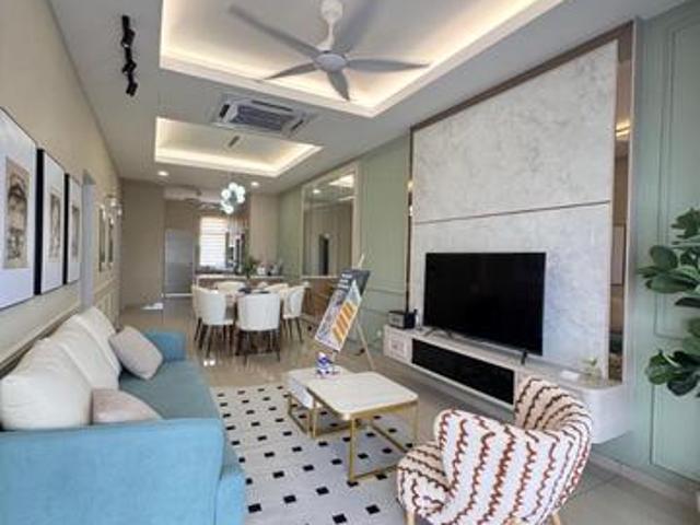 Terraced House for sale in Malaka