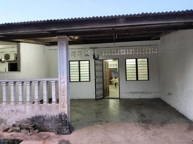 Terraced House for sale in Malaka