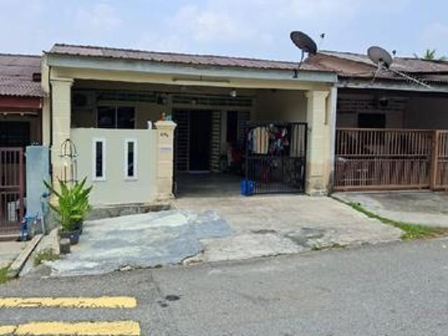 Terraced House for sale in Malaka