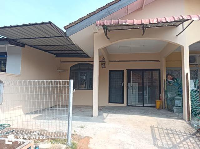 Terraced House for sale in Malaka