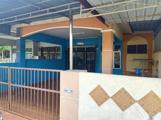 Terraced House for sale in Malaka