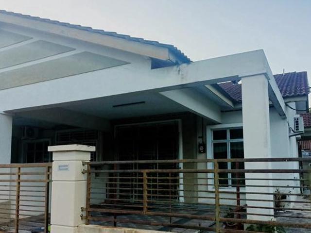 Terraced House for sale in Malaka