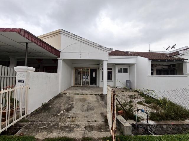 Terraced House for sale in Malaka