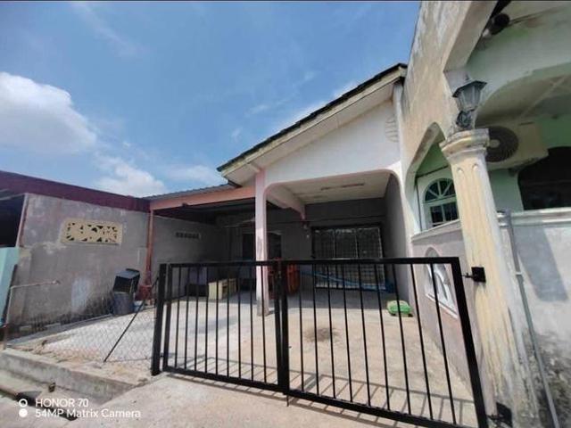 Terraced House for sale in Malaka