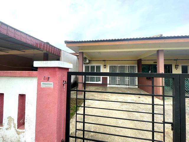 Terraced House for sale in Malaka