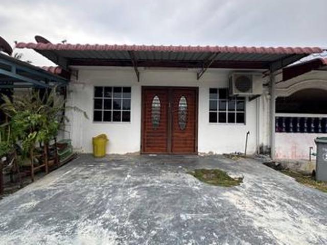 Terraced House for sale in Malaka