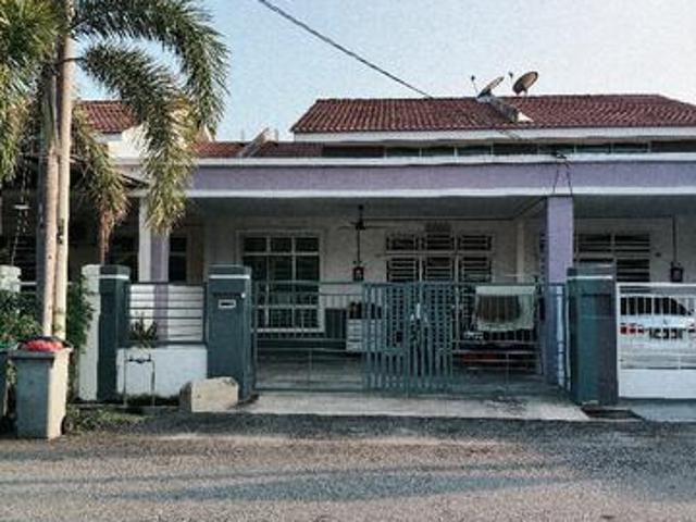 Terraced House for sale in Malaka