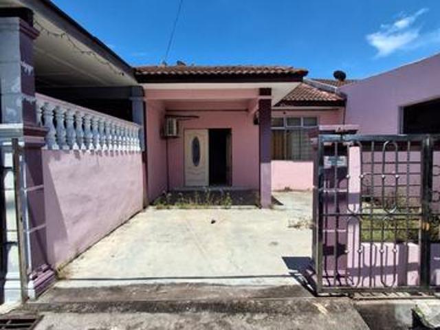 Terraced House for sale in Malaka