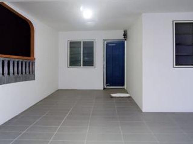 Terraced House for sale in Malaka