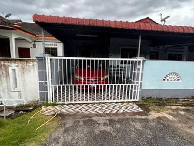 Terraced House for sale in Malaka