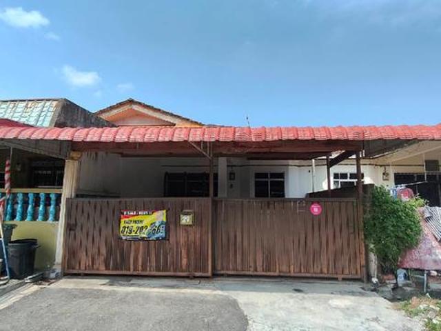 Terraced House for sale in Malaka