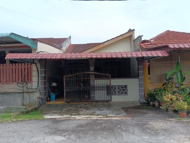 Terraced House for sale in Malaka