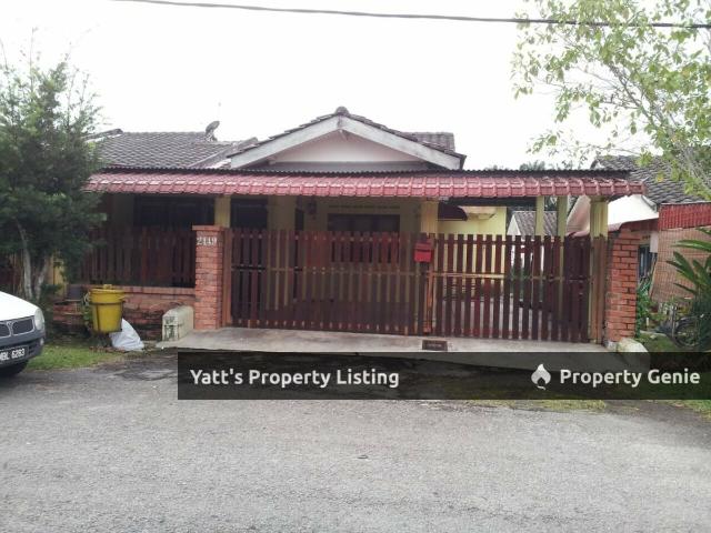 Terraced House for sale in Malaka