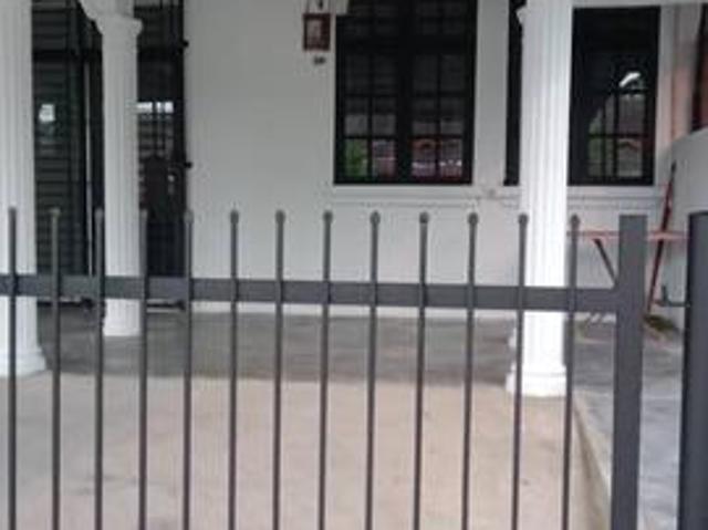Terraced House for sale in Malaka