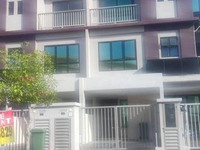 Townhouse for rent in Kajang, Langat
