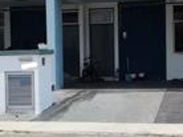 Townhouse for rent in Tanjong Sepat, Selangor