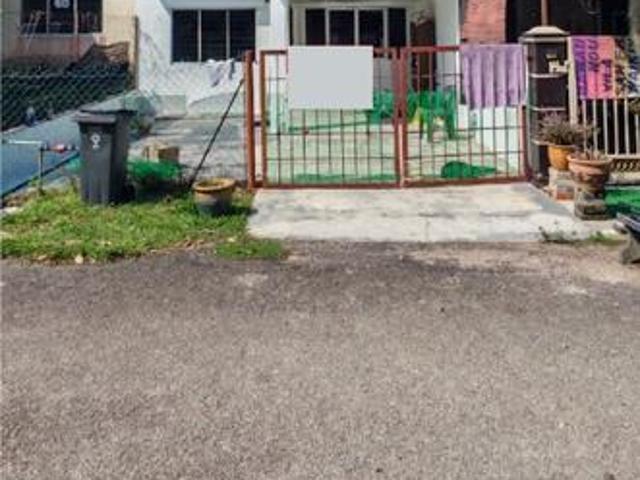 Terraced House for sale in Malaka