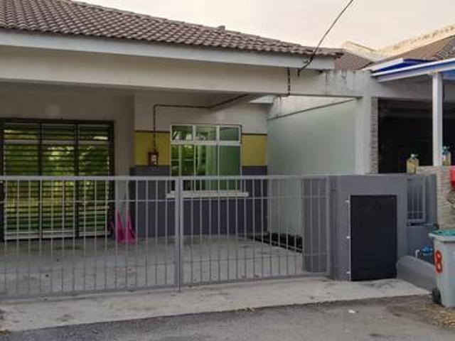 Terraced House for sale in Malaka