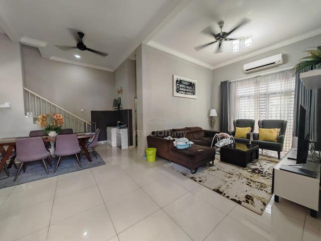 House for sale in Malaka