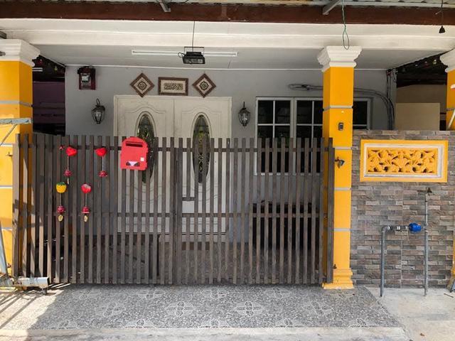 Terraced House for sale in Malaka