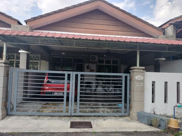 Terraced House for sale in Malaka