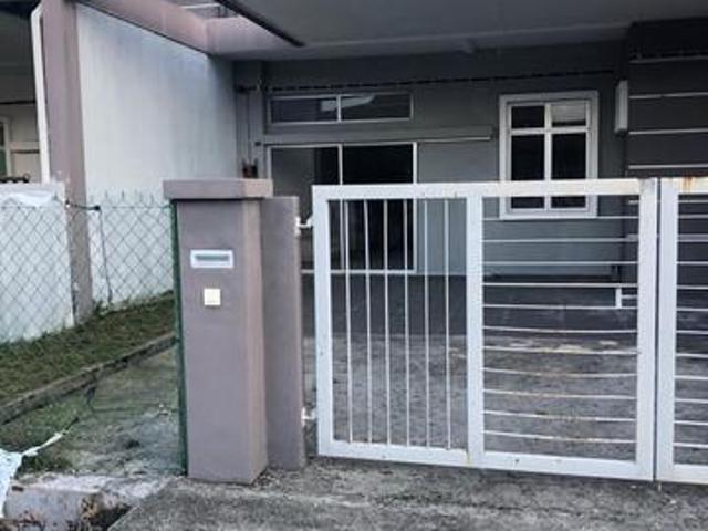 Terraced House for sale in Malaka