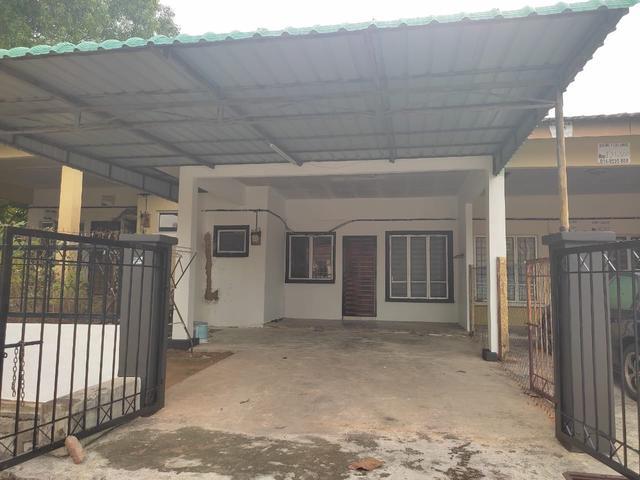 Terraced House for sale in Malaka