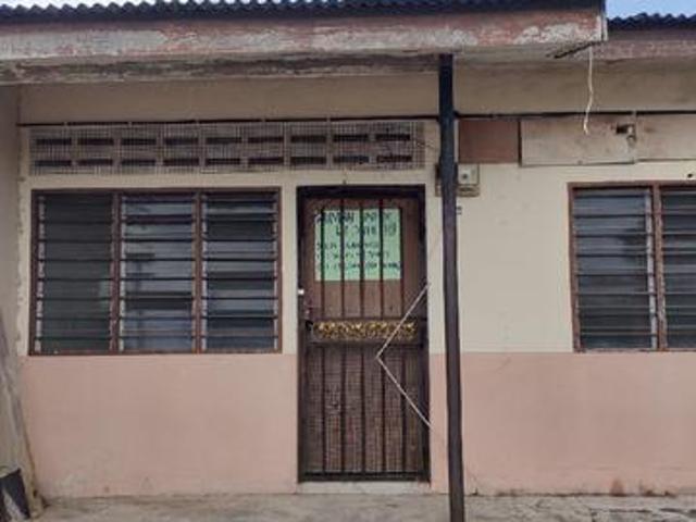 Terraced House for sale in Malaka