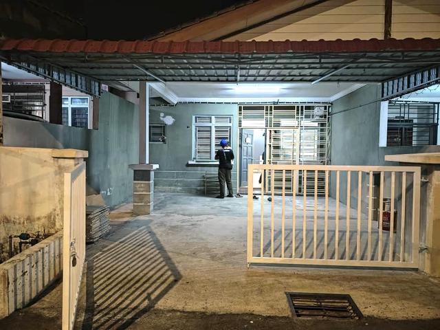 Terraced House for sale in Malaka