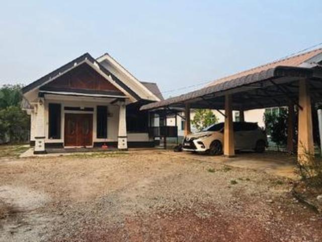 Bungalow for sale in Tangkak