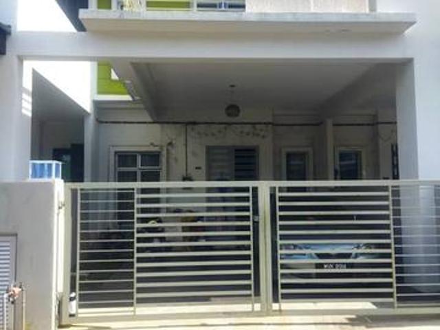 Terraced House for sale in Malaka
