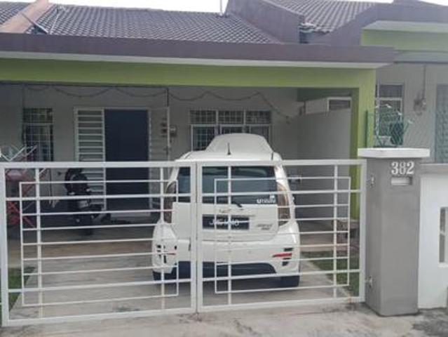 Terraced House for sale in Malaka