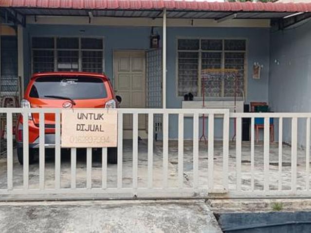 Terraced House for sale in Malaka