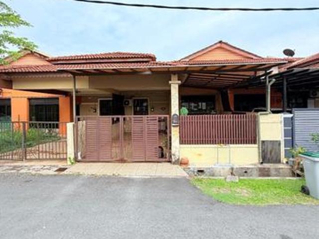 Terraced House for sale in Malaka