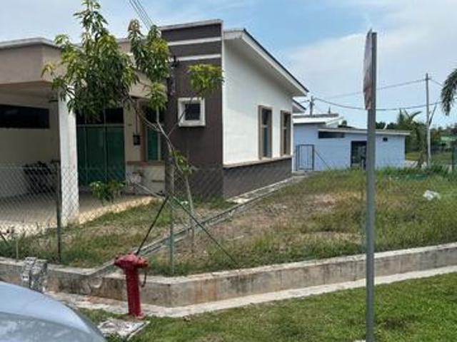 Terraced House for sale in Malaka