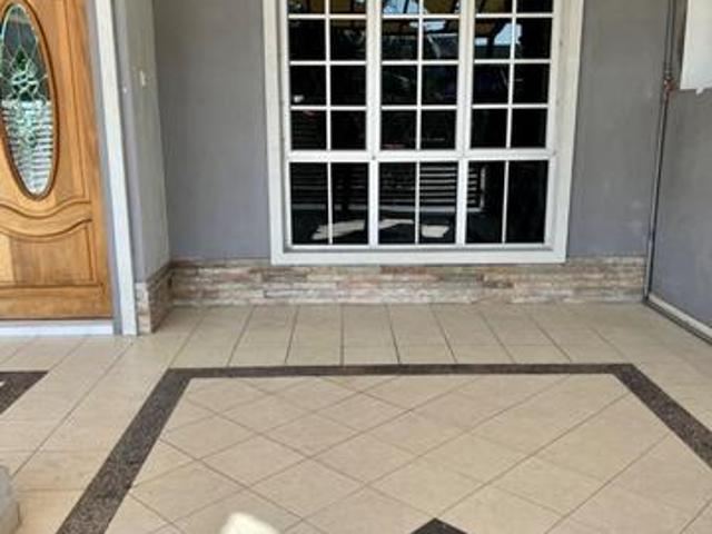 Terraced House for sale in Malaka