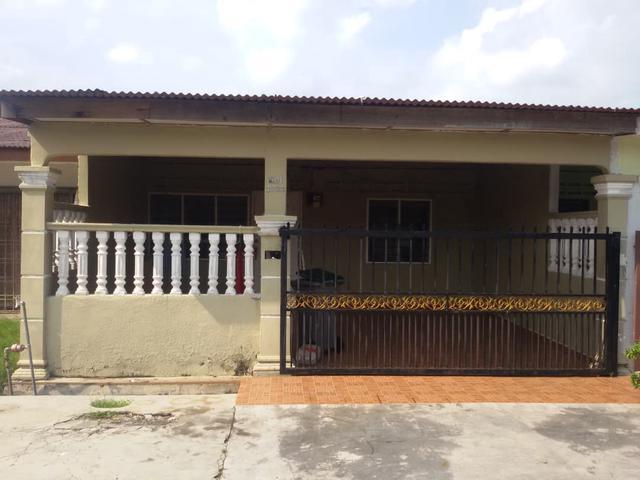 Terraced House for sale in Malaka