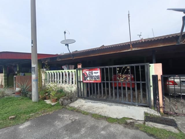 Terraced House for sale in Malaka