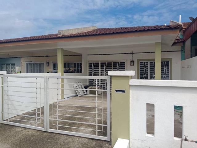 Terraced House for sale in Malaka