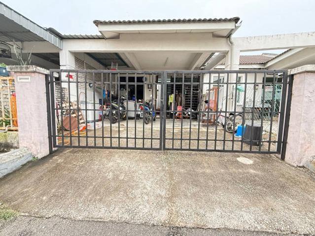 Terraced House for sale in Malaka