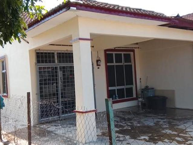 Terraced House for sale in Malaka
