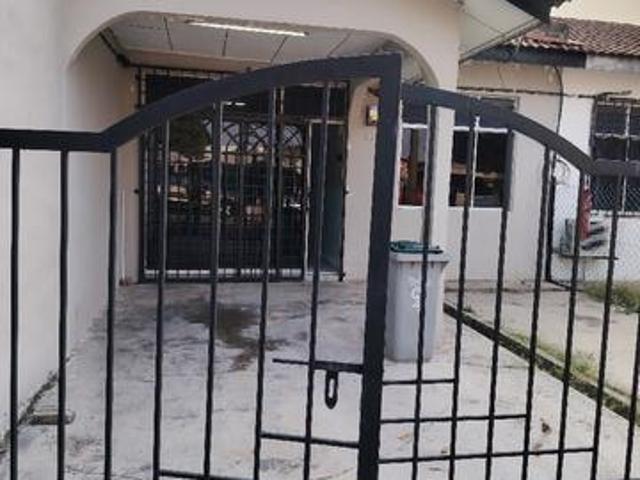 Terraced House for sale in Malaka