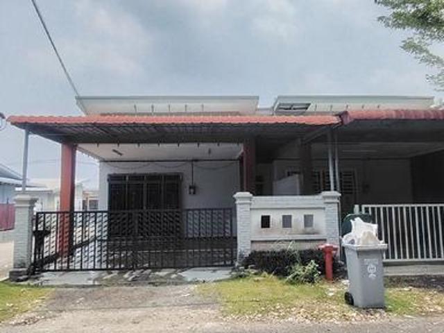 Terraced House for sale in Malaka