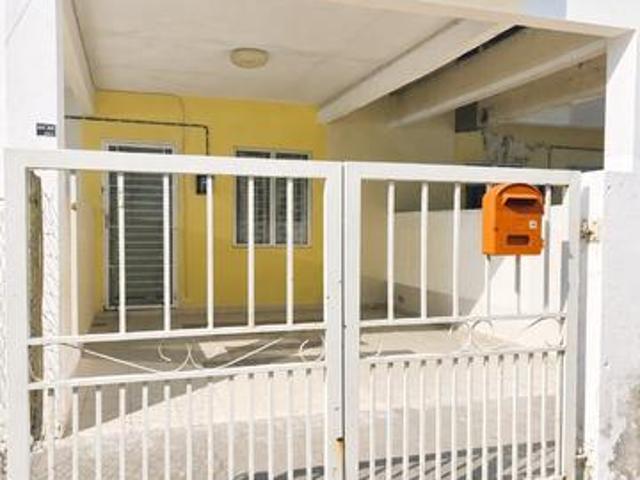 Townhouse for sale in Malaka