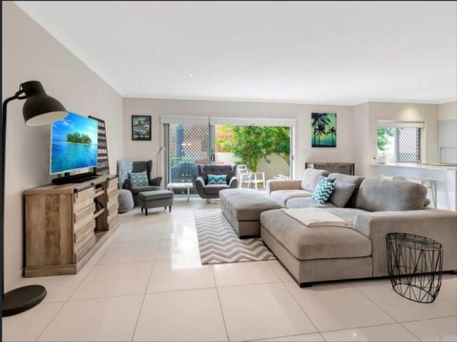Townhouse for rent in Runaway Bay, Gold Coast City