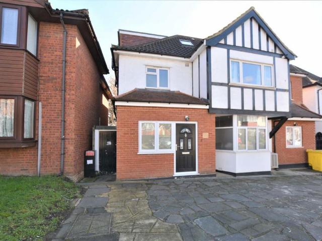 House for rent in Hendon Central, Greater London