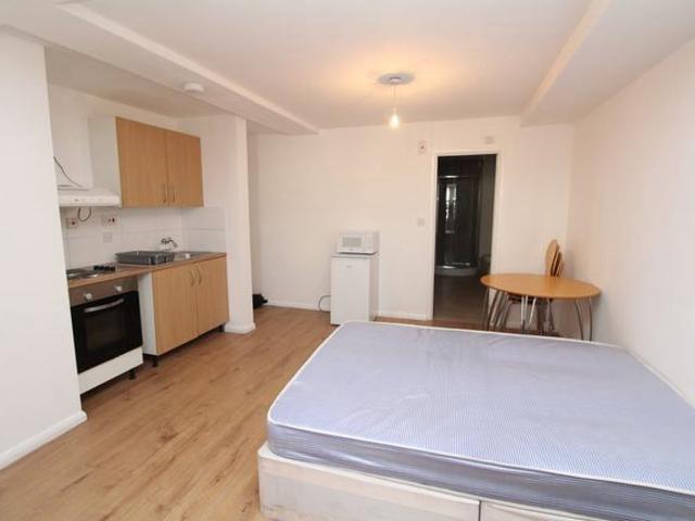 Studio for rent in Hendon Central, Greater London