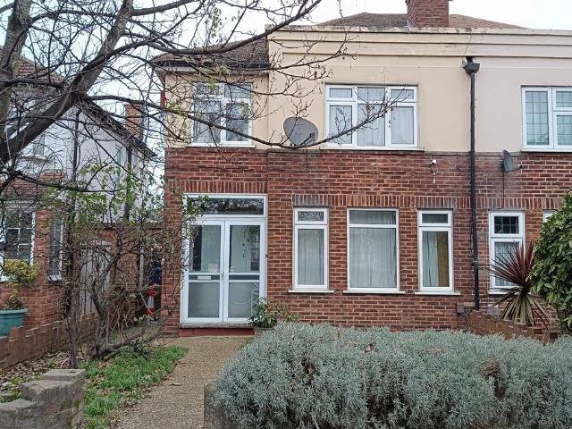 House for rent in London Borough of Ealing, Greenford