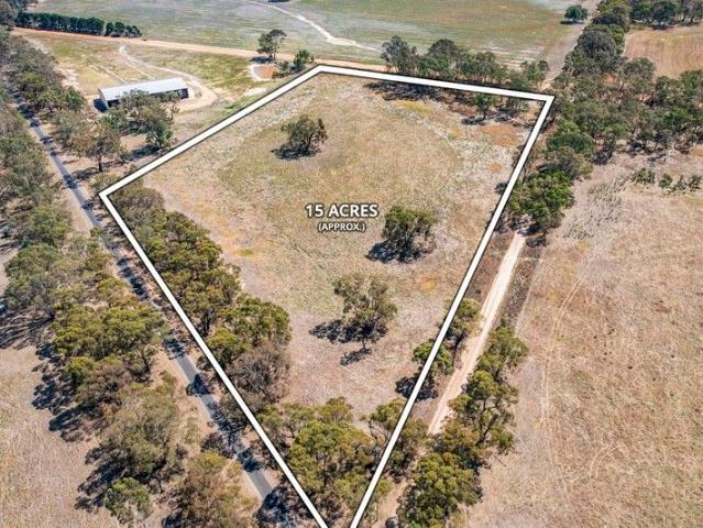 Cottage for sale in Navarre, Victoria